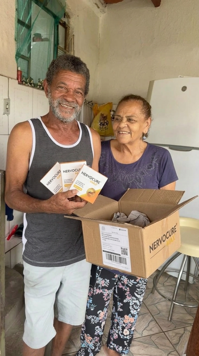 Idoso_segurando_caixas_produto_202605050113